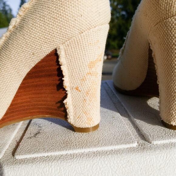 Donald J Pliner Hillary Ecru Wedge Sport-i-que 8 textured  Donald J Pliner Hillary Ecru Wedge Sport-i-que 8